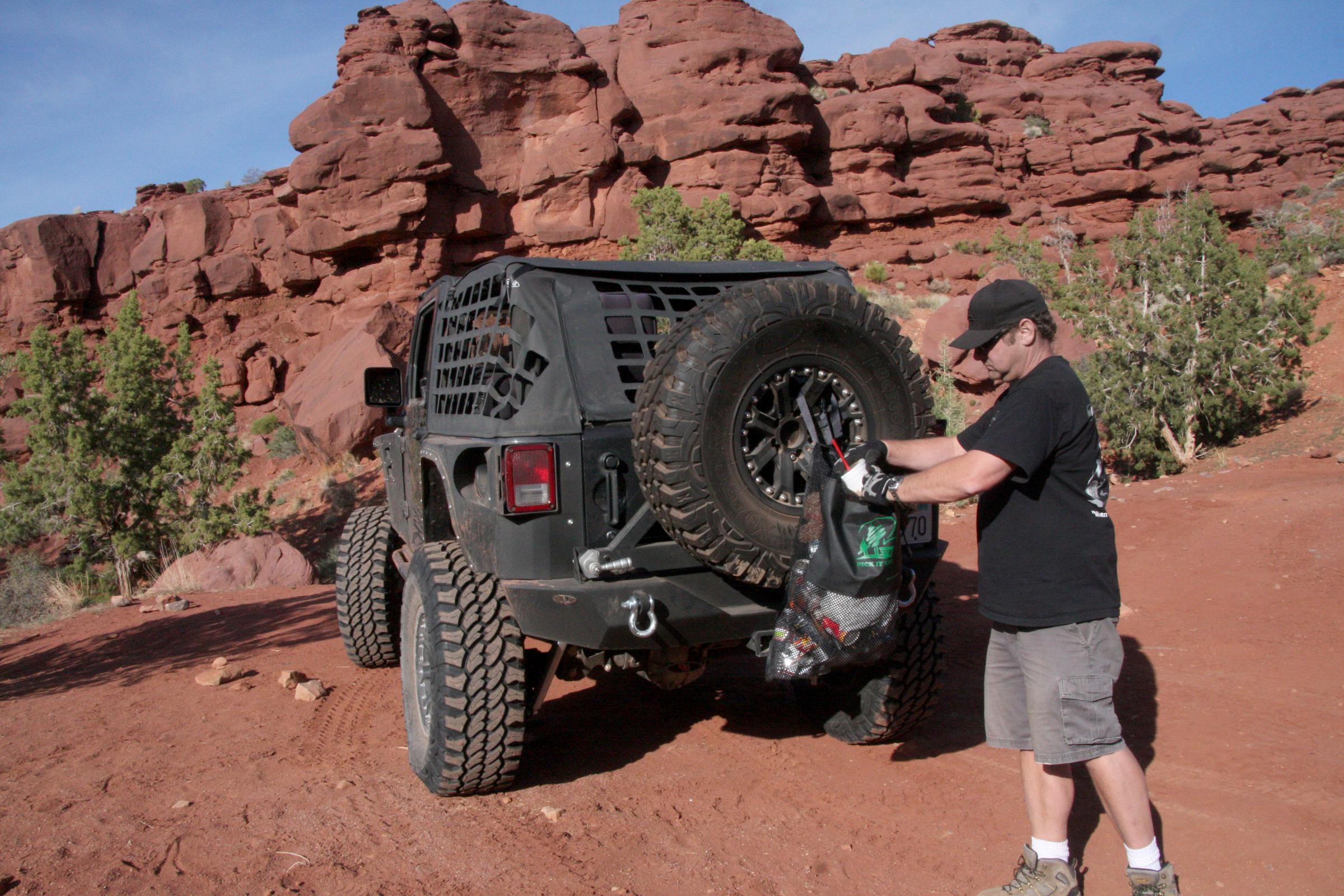 Pick It Up Mesh Trash Bag Going Green Smittybilt