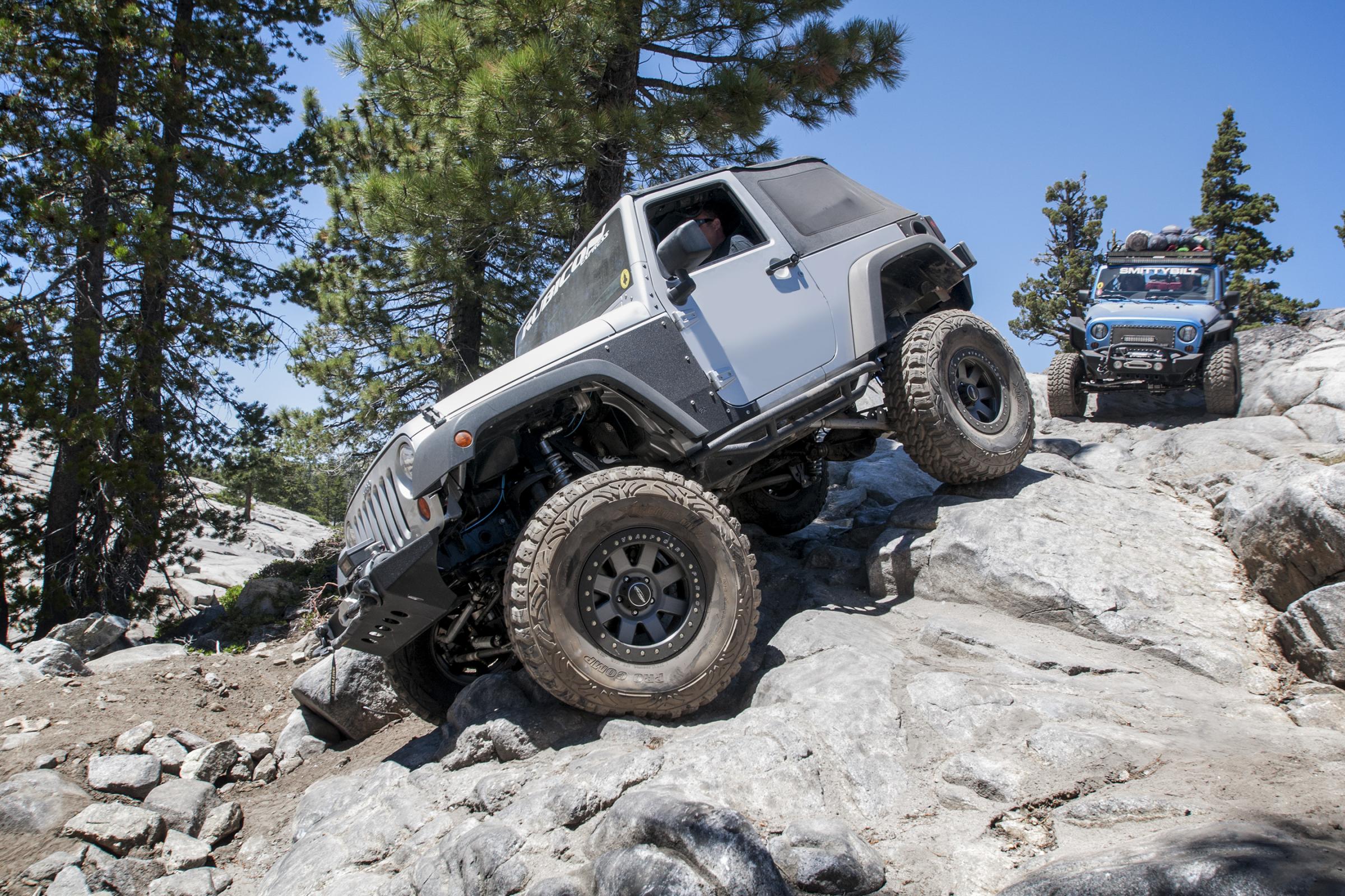 SRC Rock Sliders 07-18 JK Wrangler 2 DR Steel Black Textured Powder Coat Smittybilt